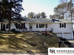 9181 Pine St, Omaha, NE 68124