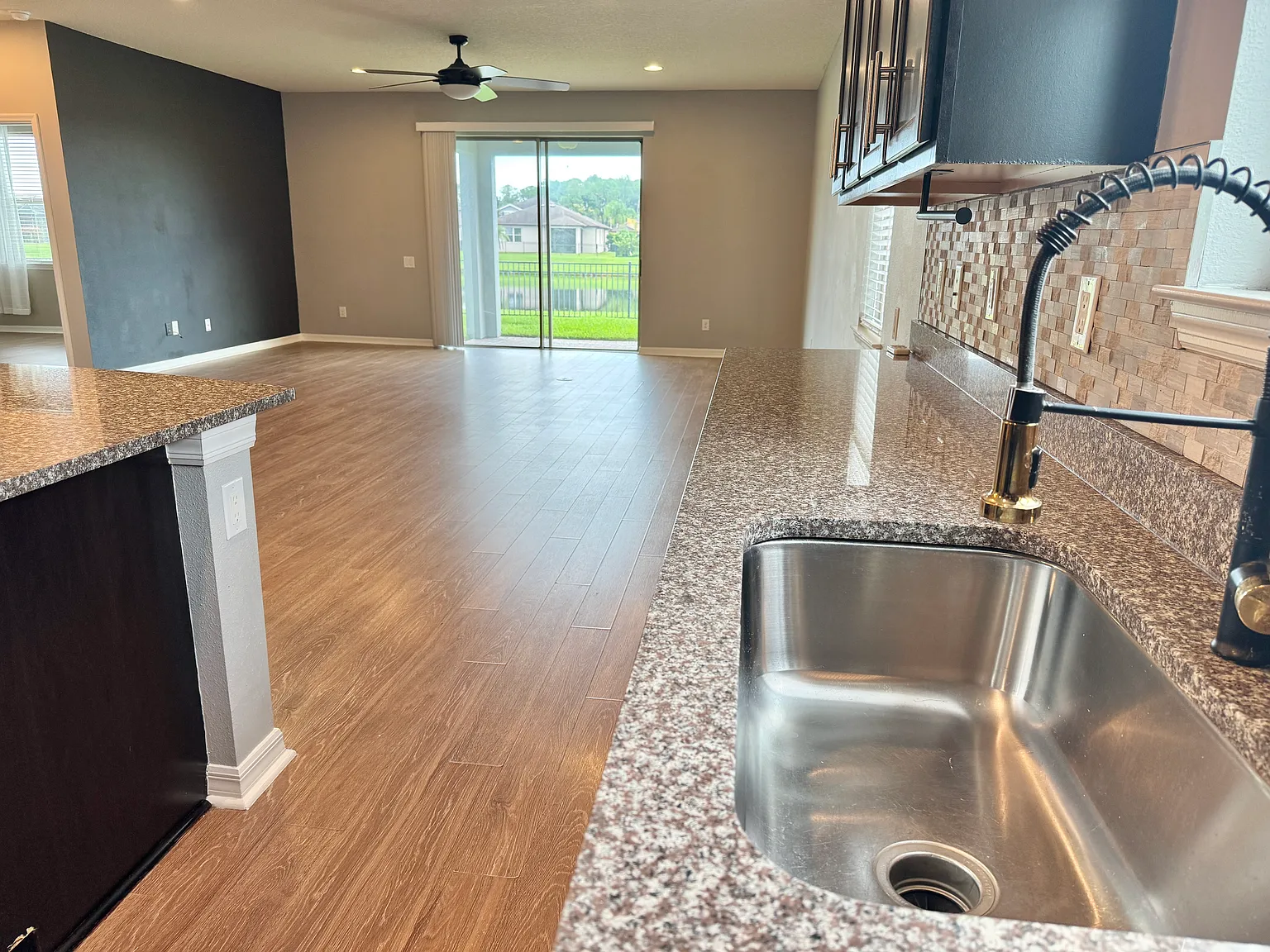 4 bed, 2164 sqft, $2,550 — Photo 3