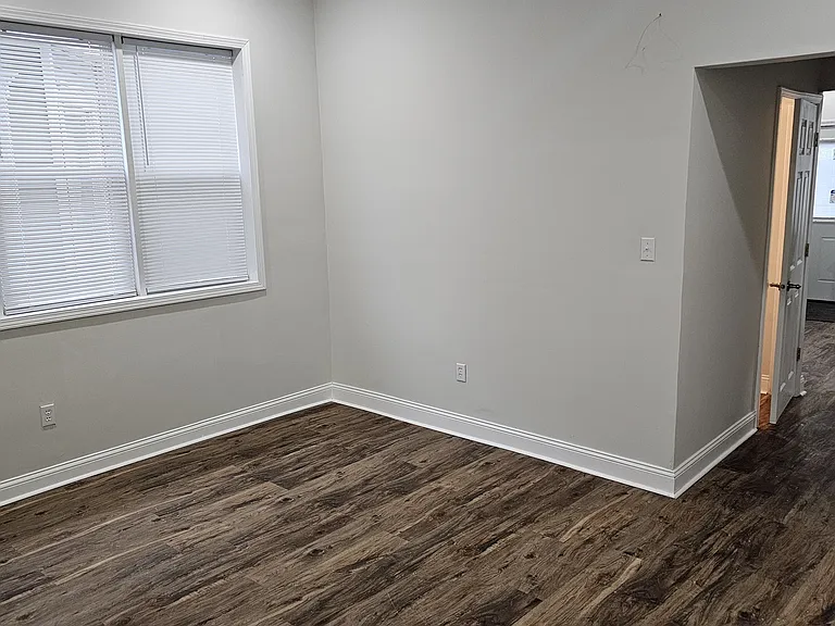 2033 Carrollton Ave — Photo 12