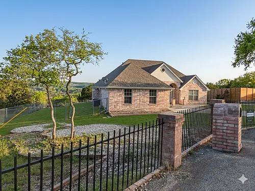 5427 Denmans Loop Photo 1