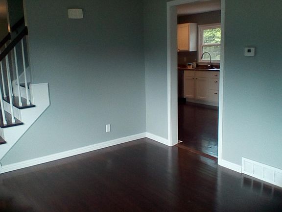 2nd image of 926 Boxwood Ct