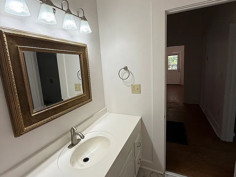 250 Hillsboro St — Photo 9