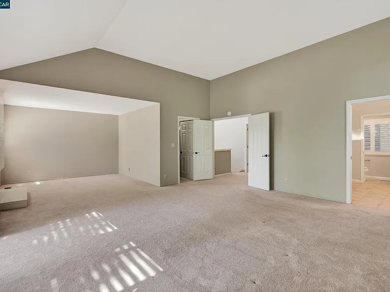 1975 Fair Ridge Ct — Photo 2