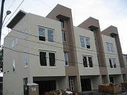 Center unit of 3 contemporary townhomes