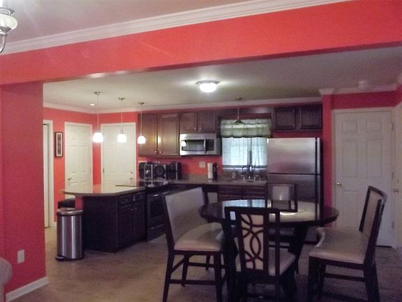 Eatin Kitchen w/Formal DR 