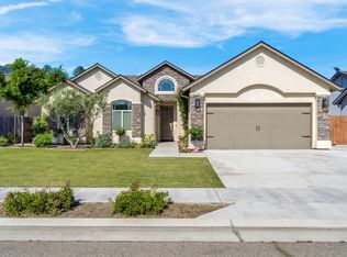 2773 8th Avenue Dr, Kingsburg, CA 93631