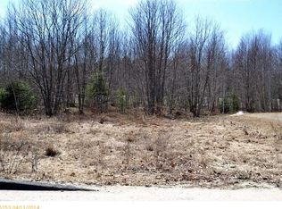 32 Crabtree Dr, Topsham, ME 04086