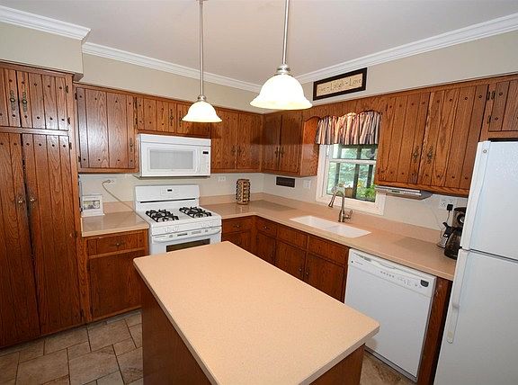 5th image of 2213 Daniel Lewis Dr