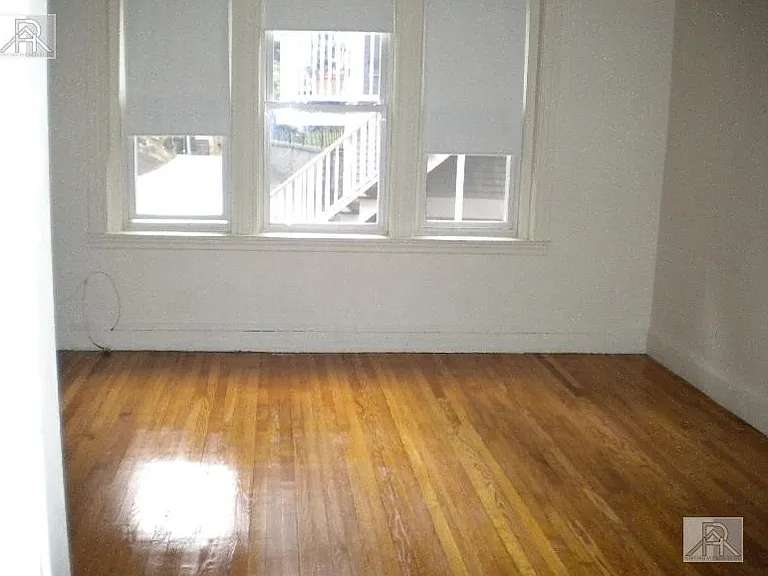 127 Sutherland Rd #A — Photo 3