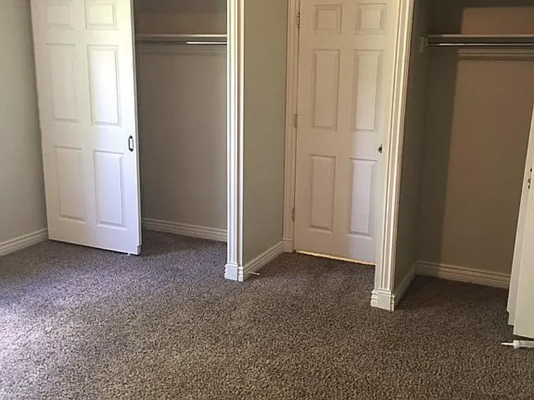 1905 Riviera Cir — Photo 8