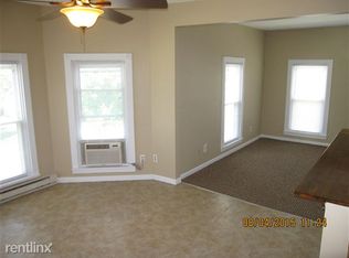 424 1/2 Elm St, Lowell, MI 49331