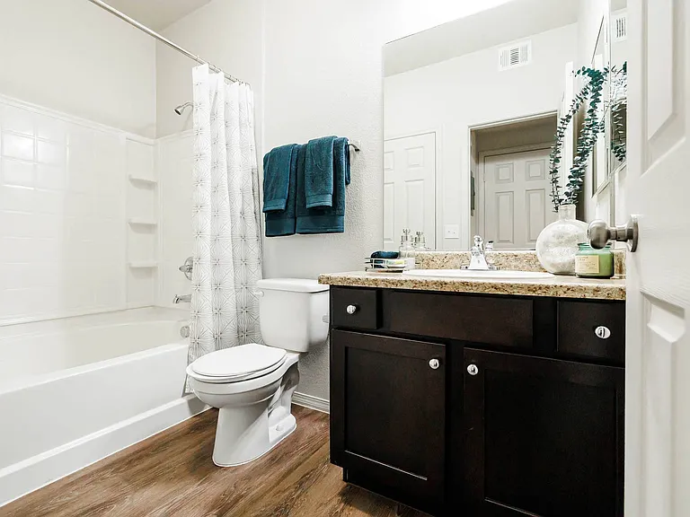 CHANDLER APARTMENT HOMES — Photo 34