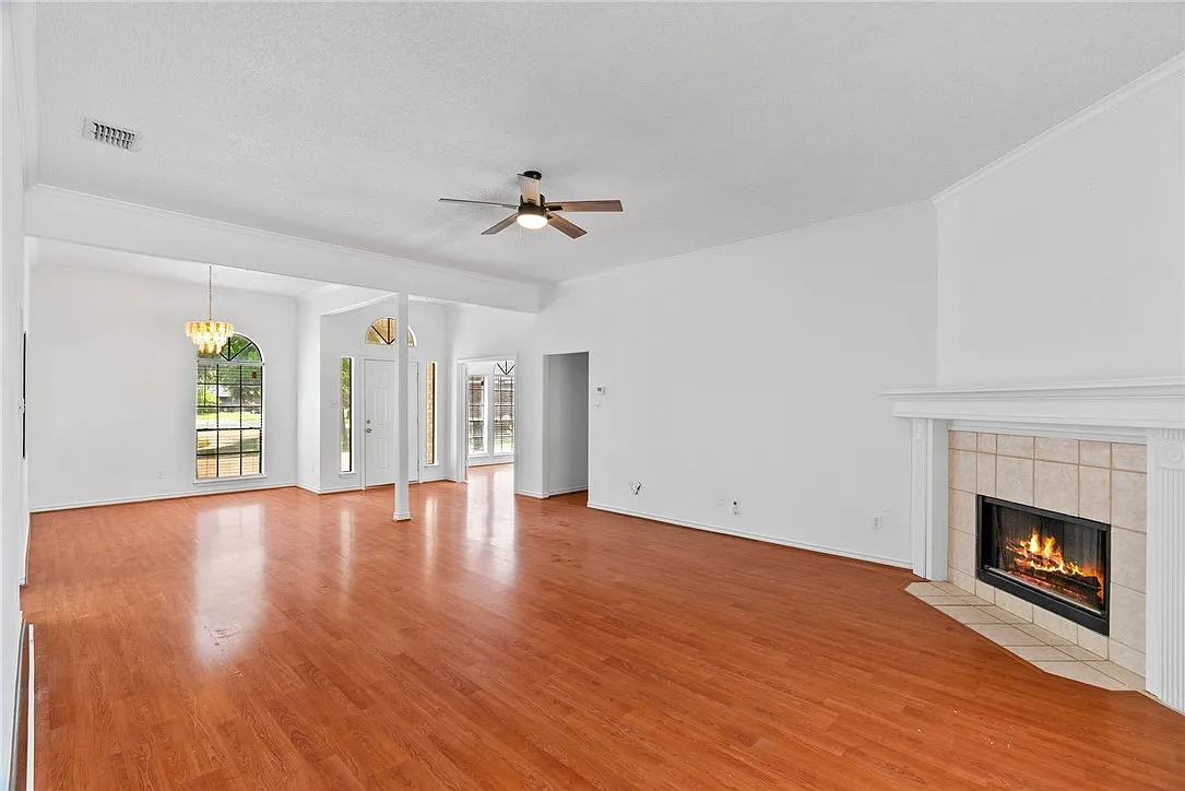 3 bed, 2.0 bath, 2013 sqft, $2,250 — Photo 4