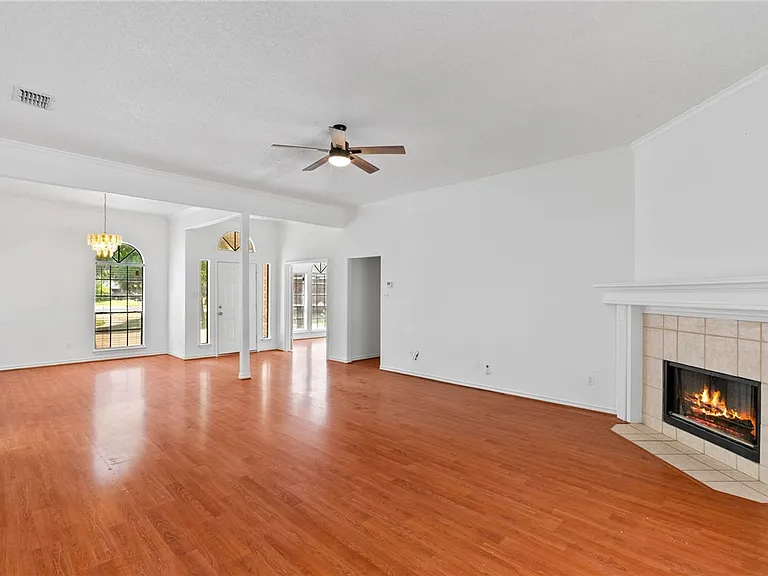 6234 Jessica Dr — Photo 4