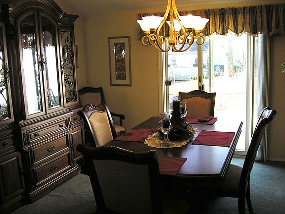 5th image of 30 College Hills Dr