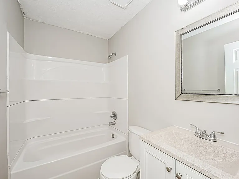 150 Oak St — Photo 16