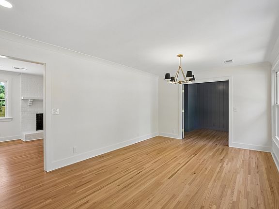 3rd image of 5157 Regent Dr