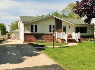 5704 Glenwood Dr, Racine, WI 53406