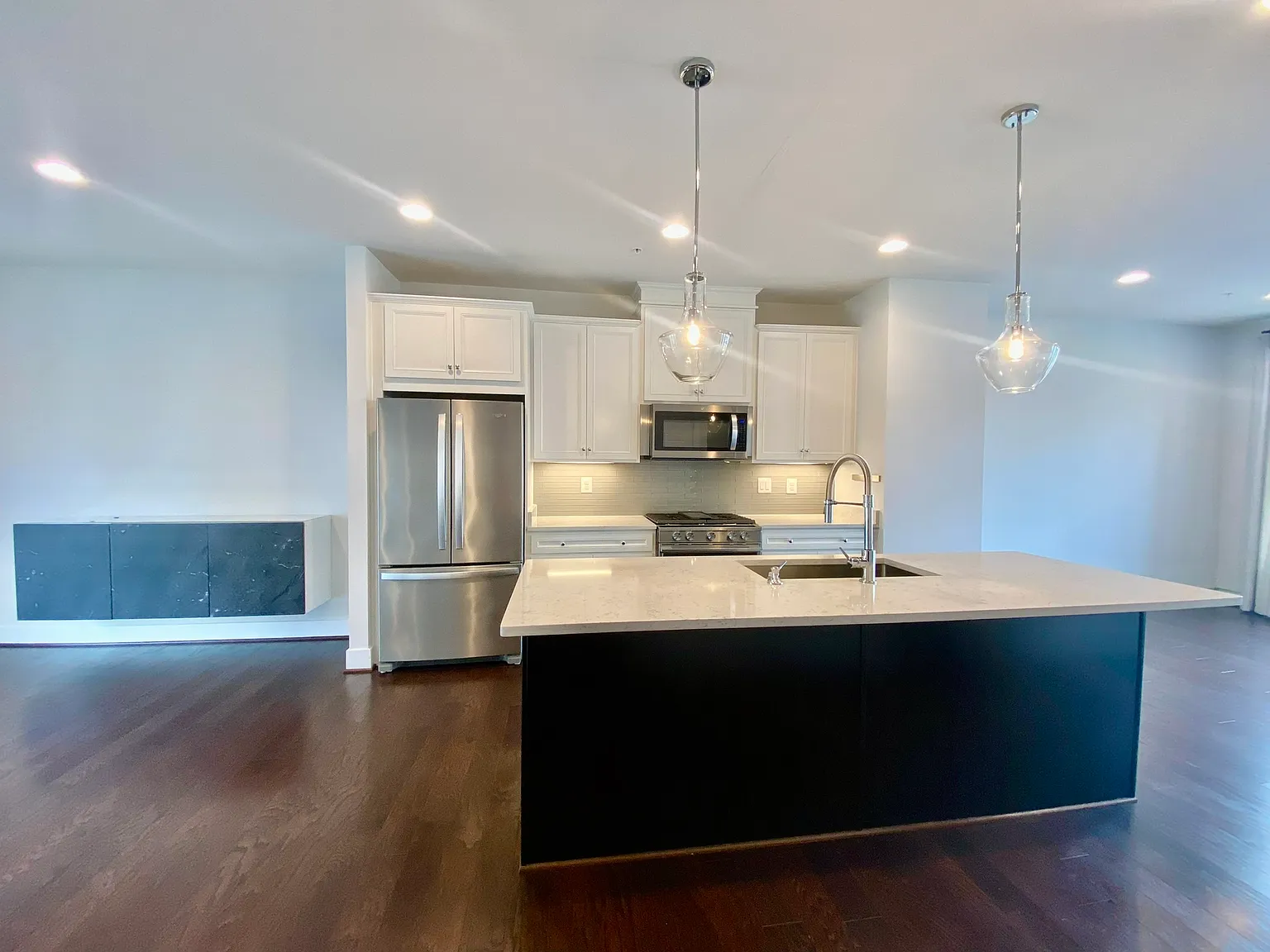 4 bed, 2000 sqft, $3,900 — Photo 3