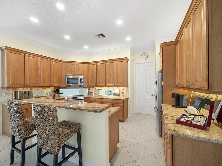 8901 Champions Way — Photo 7