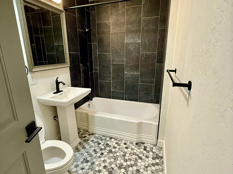 325 N 10th St #A — Photo 16
