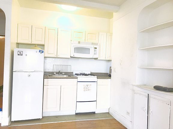 5th image of 610 Victory Blvd APT 4L