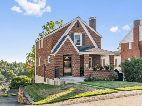 3301 Circle Dr, Pittsburgh, PA 15227