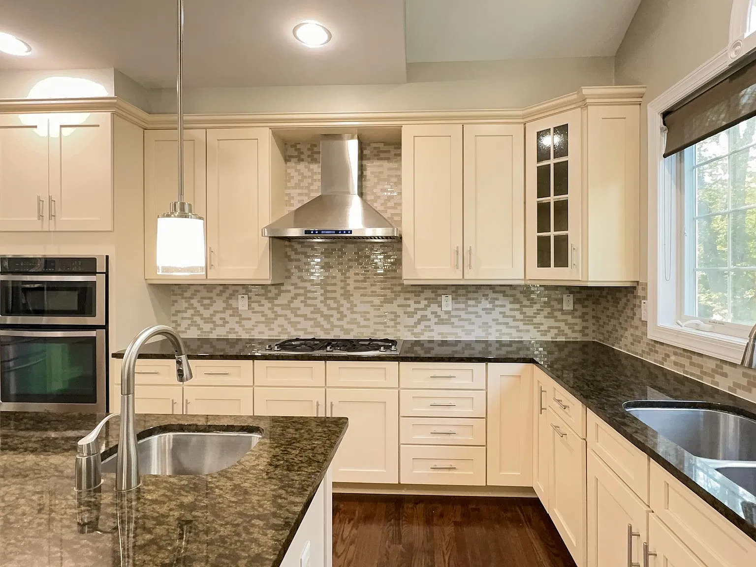4 bed, 3.5 bath, 4398 sqft, $5,450 — Photo 4
