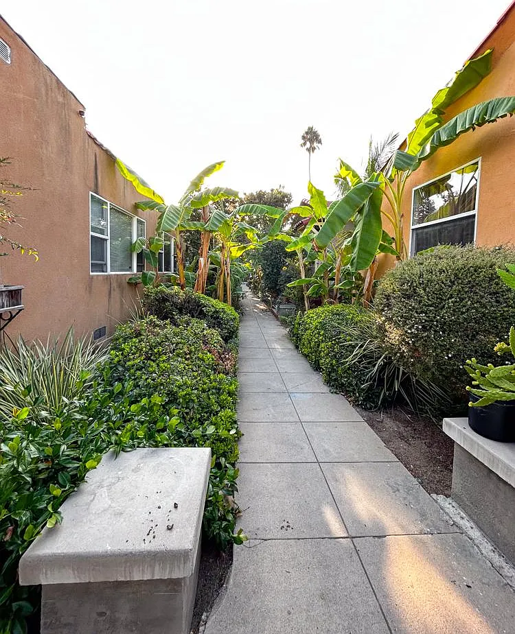 1335 N Harvard Blvd — Photo 1