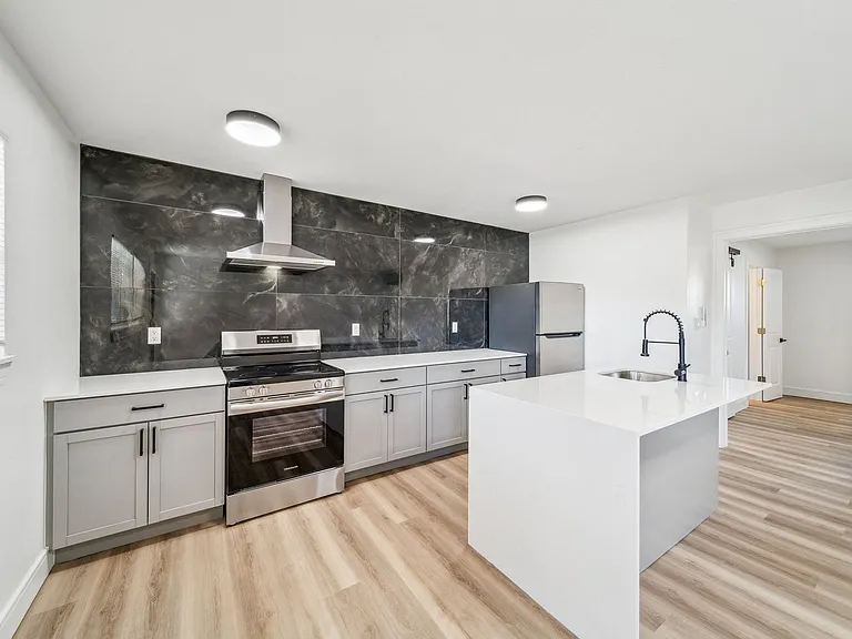ONYX at 1316 Quincy — Photo 3