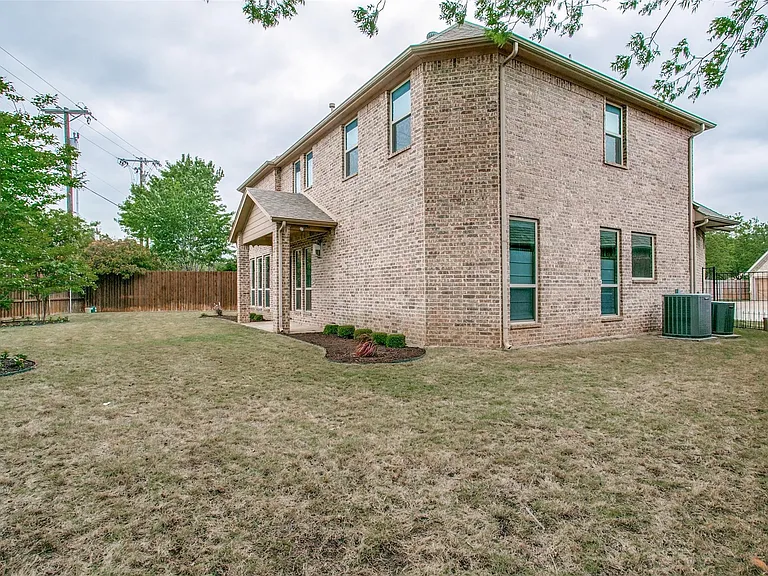 1805 Castle Ct — Photo 36