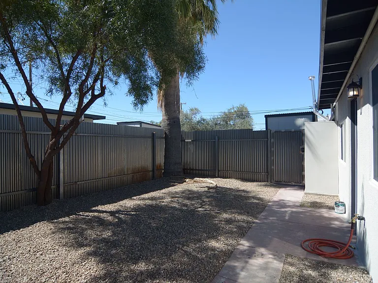 2556 E Silver St — Photo 12