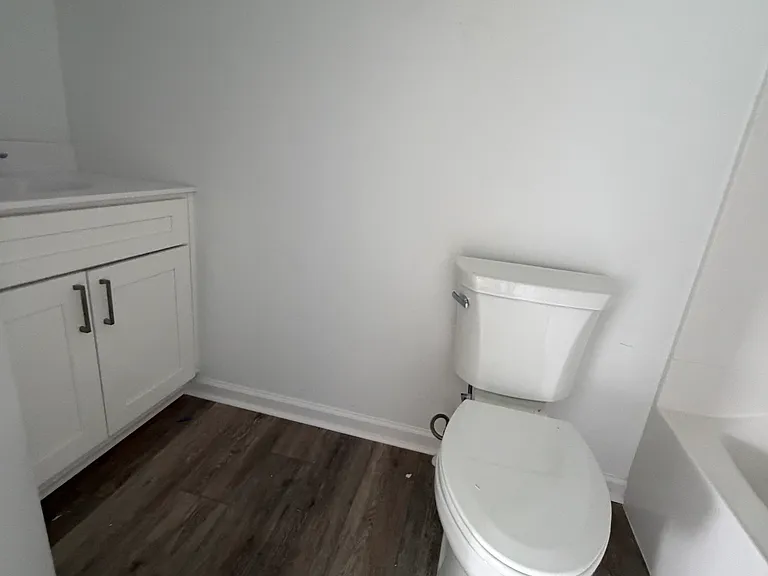 121 Westover Dr — Photo 28