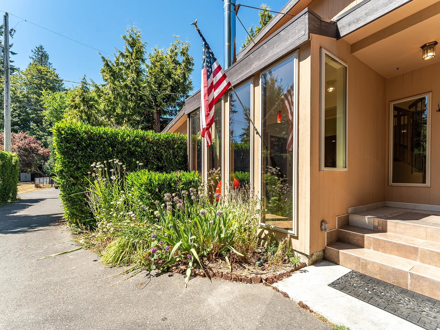 4 bed, 2510 sqft, $4,700 — Photo 3