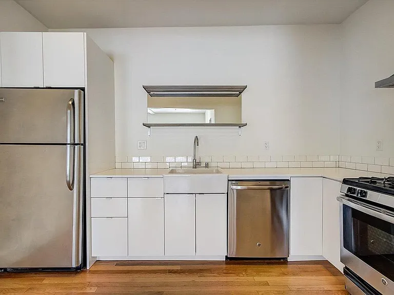 1325 Sutherland St #8 — Photo 5