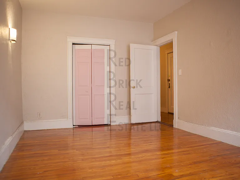 28 Anderson St #5 — Photo 4