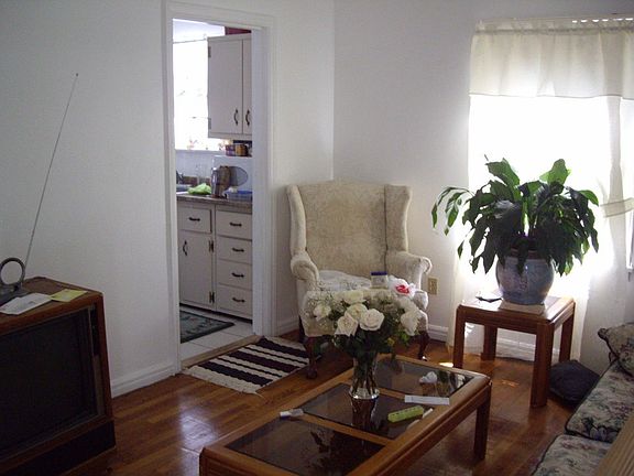 3rd image of 605 Graf Ave