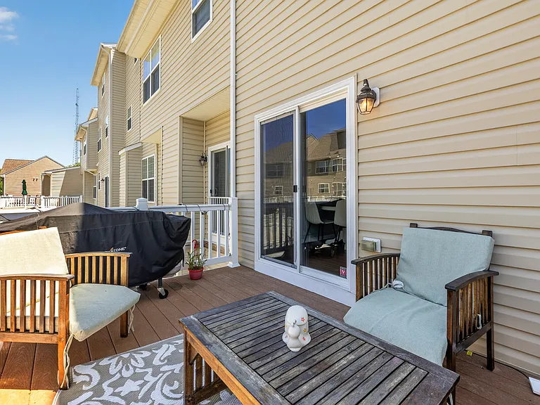 121 Polo Way — Photo 37
