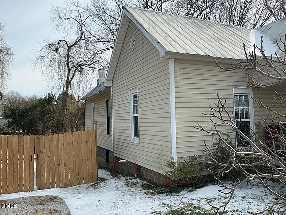 3rd image of 627 Church St