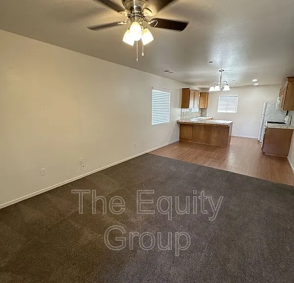2931 N Crowe St — Photo 4