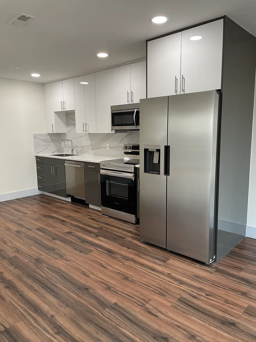 Building Photo - 4906 Spruce St #524