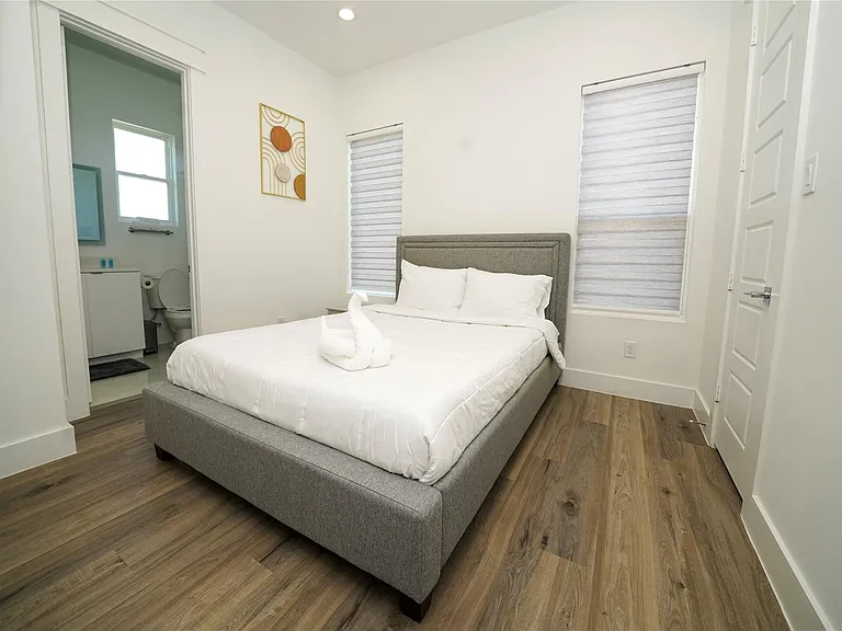 4607 Edmund St — Photo 31