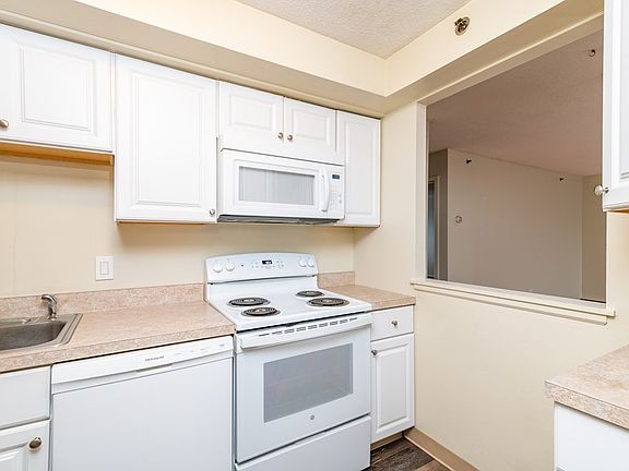 4th image of 1025 Hancock St Unit 5C
