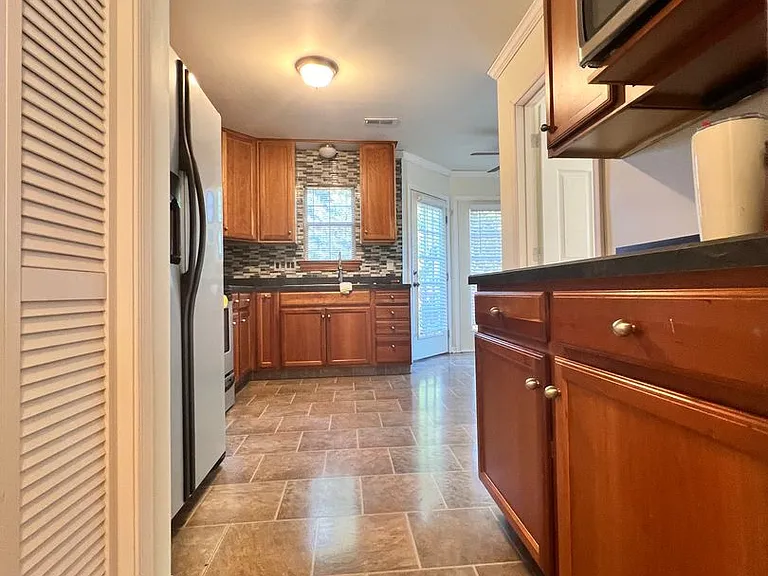 4622 Briarwood Dr — Photo 25