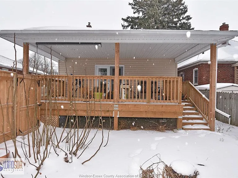 2471 Pillette Rd — Photo 13