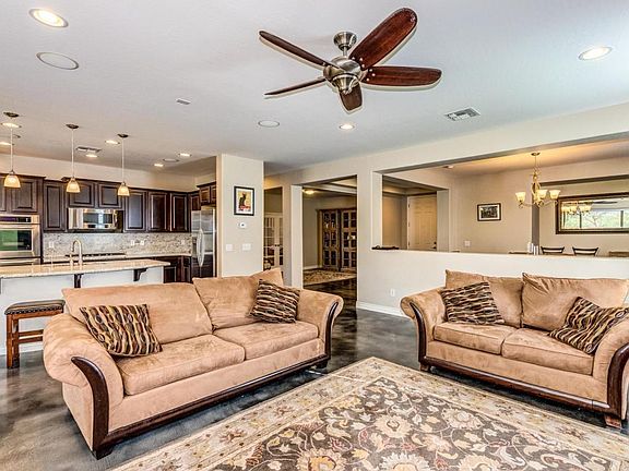 4th image of 986 E Doral Ave