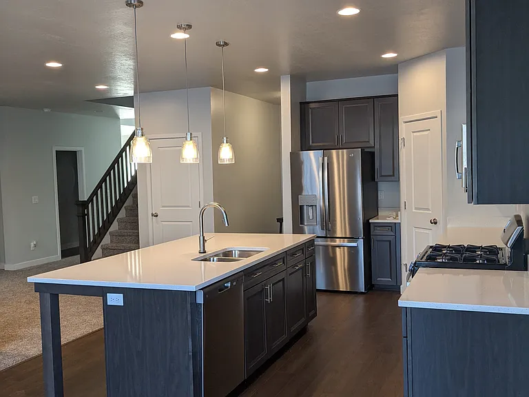 3293 S Lincoln Ln — Photo 2