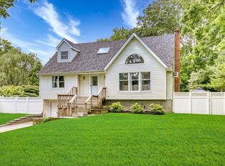 22 Oakwood Ave, Miller Place, NY 11764