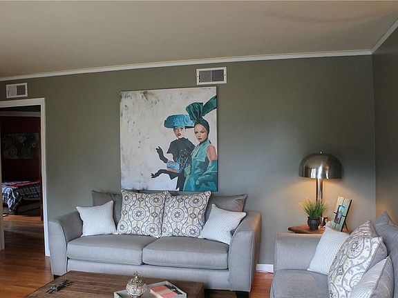 3rd image of 3919 Marquette Dr