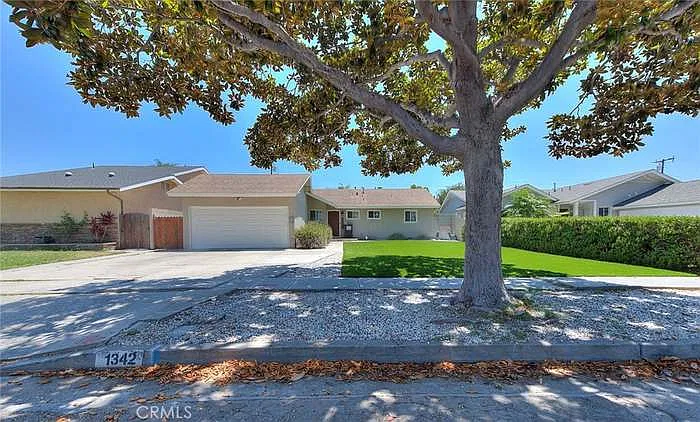 3 bed, 1290 sqft, $3,800 — Photo 1